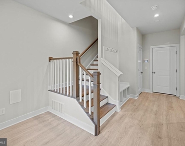 1548 Meadowlark Glen Road - Photo Thumbnail 7