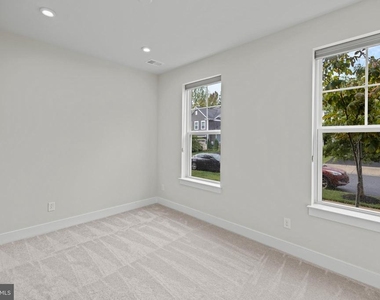 1548 Meadowlark Glen Road - Photo Thumbnail 6