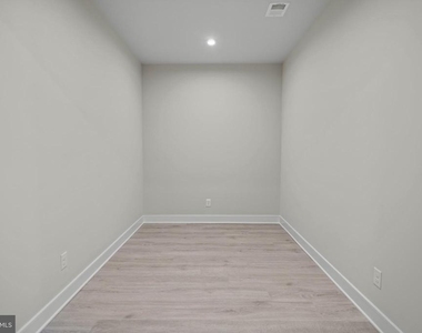 1548 Meadowlark Glen Road - Photo Thumbnail 9