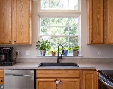 662 Holly Hill Dr - Photo Thumbnail 5
