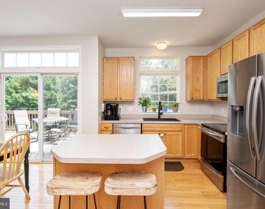662 Holly Hill Dr - Photo Thumbnail 2