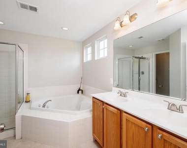 662 Holly Hill Dr - Photo Thumbnail 13