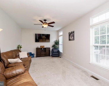 662 Holly Hill Dr - Photo Thumbnail 7