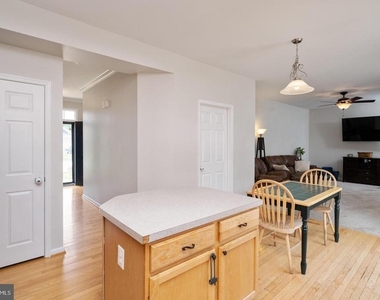 662 Holly Hill Dr - Photo Thumbnail 4