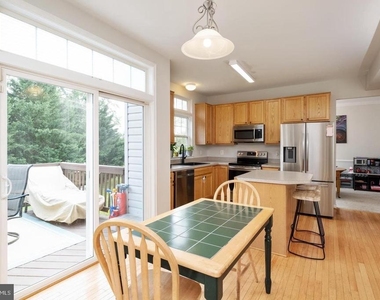 662 Holly Hill Dr - Photo Thumbnail 3