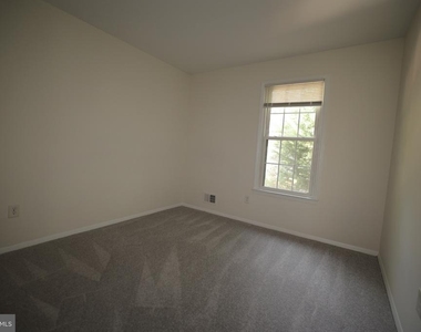 2400 Ansdel Court - Photo Thumbnail 10