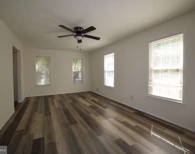 2400 Ansdel Court - Photo Thumbnail 4