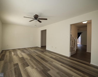 2400 Ansdel Court - Photo Thumbnail 6