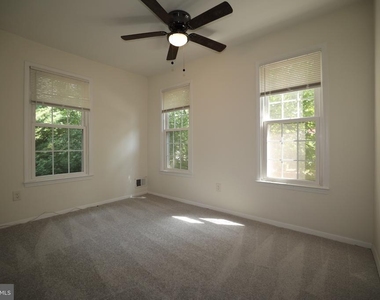 2400 Ansdel Court - Photo Thumbnail 9
