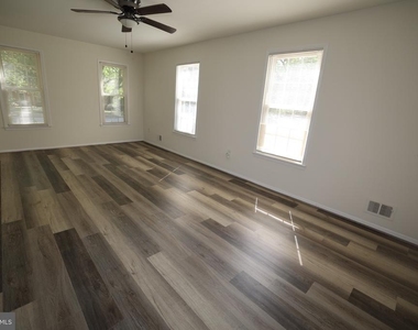 2400 Ansdel Court - Photo Thumbnail 3