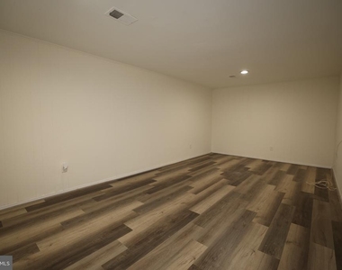2400 Ansdel Court - Photo Thumbnail 17