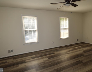 2400 Ansdel Court - Photo Thumbnail 7