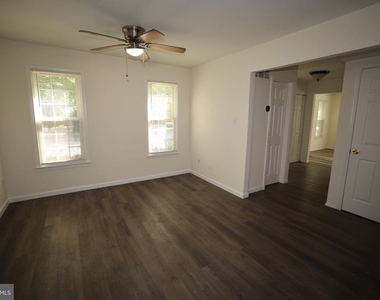 2400 Ansdel Court - Photo Thumbnail 2