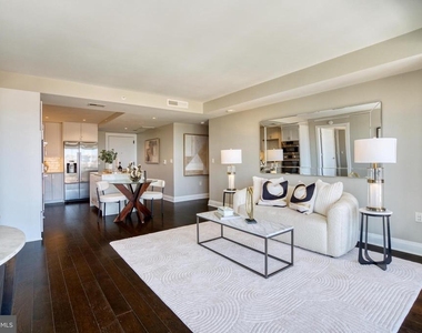 925 N Fairfax Street - Photo Thumbnail 15