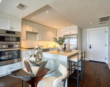 925 N Fairfax Street - Photo Thumbnail 8