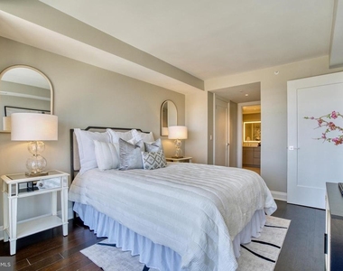 925 N Fairfax Street - Photo Thumbnail 17
