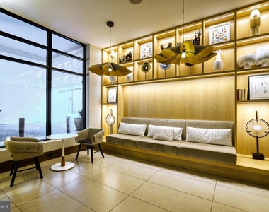 925 N Fairfax Street - Photo Thumbnail 4