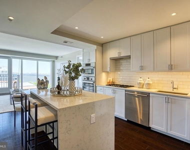 925 N Fairfax Street - Photo Thumbnail 9