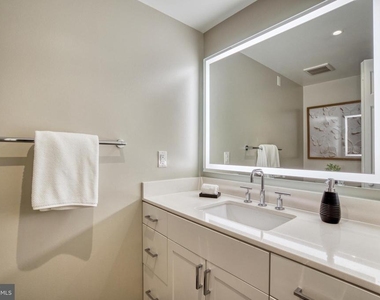 925 N Fairfax Street - Photo Thumbnail 24