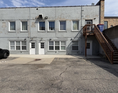 138 Fulton Street E - Photo Thumbnail 2