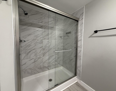 138 Fulton Street E - Photo Thumbnail 12