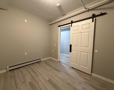 138 Fulton Street E - Photo Thumbnail 9