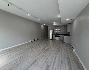 138 Fulton Street E - Photo Thumbnail 3