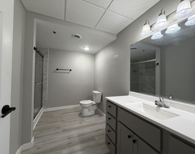 138 Fulton Street E - Photo Thumbnail 13