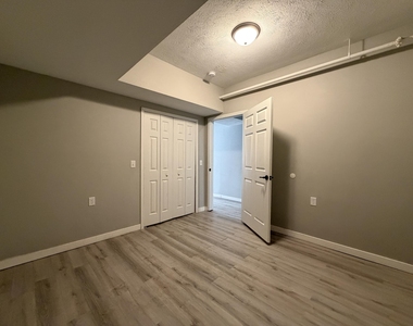 138 Fulton Street E - Photo Thumbnail 7