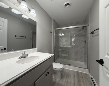 138 Fulton Street E - Photo Thumbnail 8