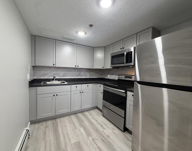 138 Fulton Street E - Photo Thumbnail 6