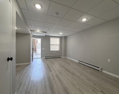 138 Fulton Street E - Photo Thumbnail 5