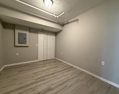 138 Fulton Street E - Photo Thumbnail 10