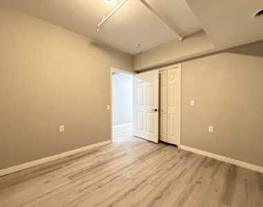 138 Fulton Street E - Photo Thumbnail 11