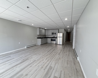 138 Fulton Street E - Photo Thumbnail 3