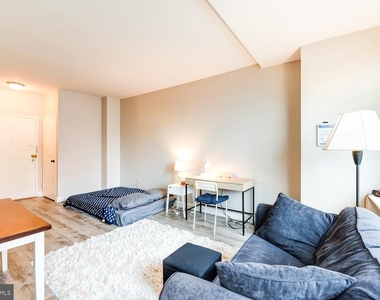 1021 Arlington Boulevard - Photo Thumbnail 2
