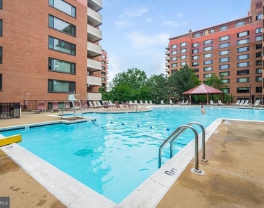 1021 Arlington Boulevard - Photo Thumbnail 14