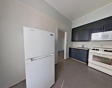 347 S George Street - Photo Thumbnail 3