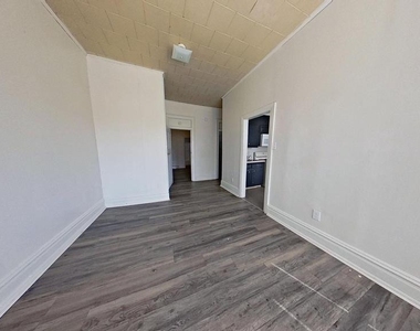 347 S George Street - Photo Thumbnail 2