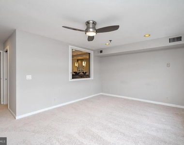 7 N Columbus Boulevard - Photo Thumbnail 13