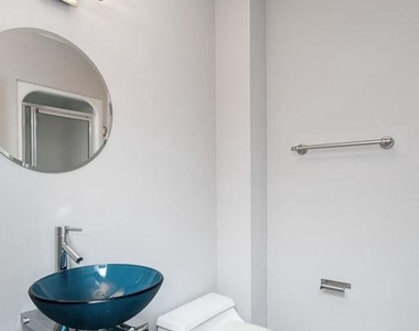 7 N Columbus Boulevard - Photo Thumbnail 25