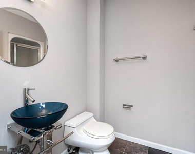 7 N Columbus Boulevard - Photo Thumbnail 24