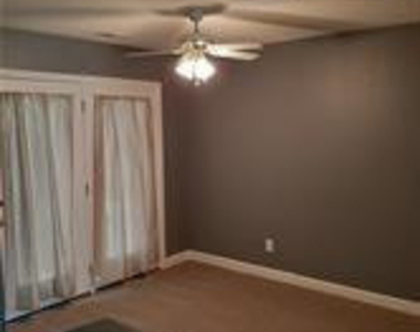 101-b Laura Lane - Photo Thumbnail 12