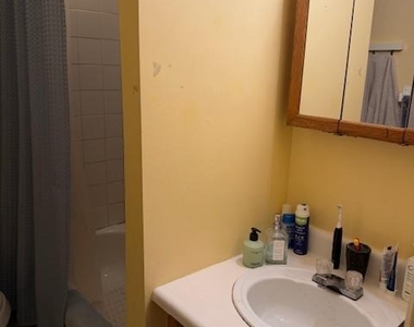1422 Fanshawe Street - Photo Thumbnail 3