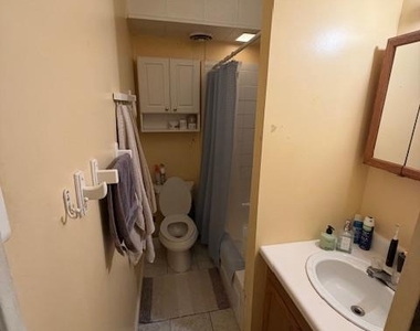 1422 Fanshawe Street - Photo Thumbnail 2