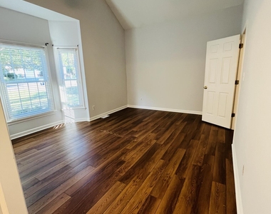 504 Quest Ridge Drive - Photo Thumbnail 7
