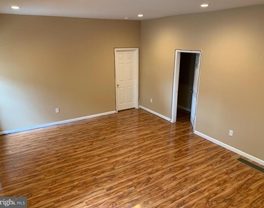 3350 Conrad Street - Photo Thumbnail 4