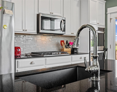 3202 Betony St - Photo Thumbnail 4