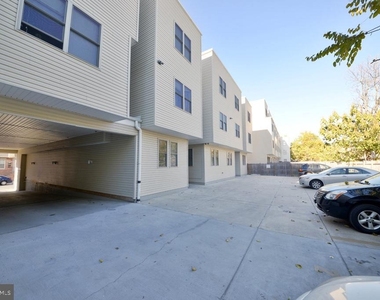 1817 N 17th Street - Photo Thumbnail 4