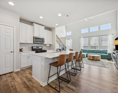 12000 Corsicana Trl - Photo Thumbnail 10